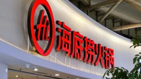 哈里森罚球瞬间，观众齐声致谢，湖人英雄再现，好评如潮！